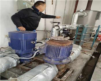 四川中央空調維?，F場